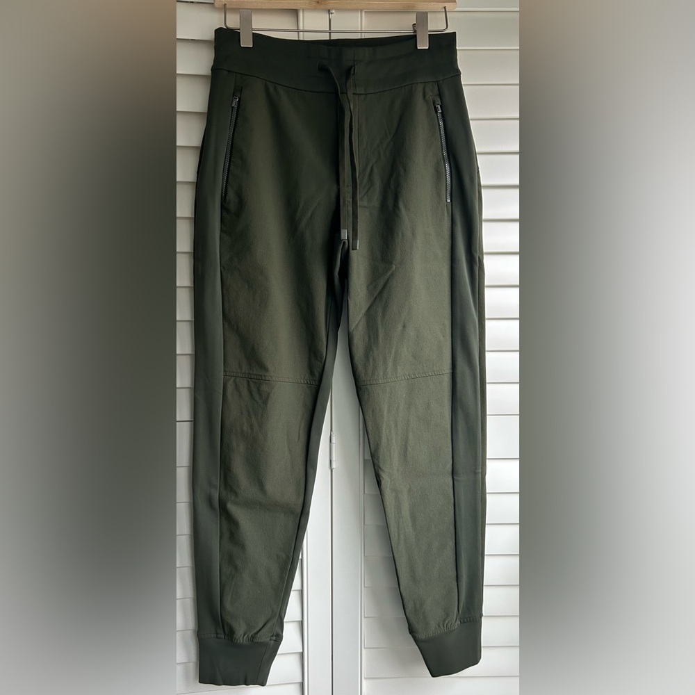 Athleta Headlands Hybrid Trek Mid Rise Jogger in mountain olive size 4